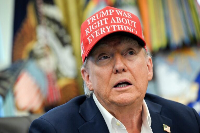 D. Trumpas: organizuoti V. Zelenskio ir V. Putino susitikimą yra taip pat sunku, kaip „sumaišyti aliejų ir actą“