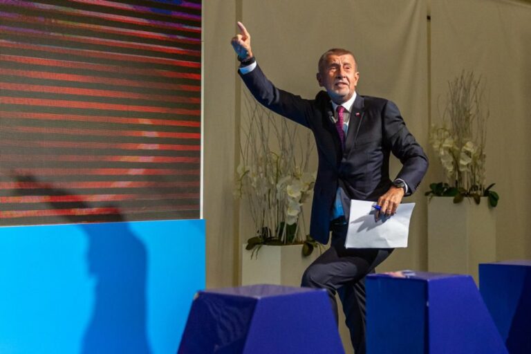 Čekijoje rinkimus laimėjo dešinieji