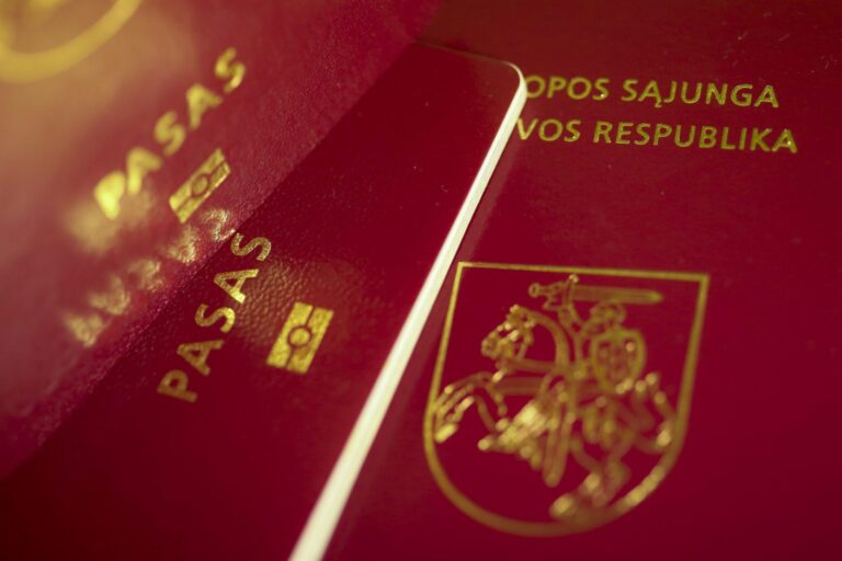 Apklausa: trys iš keturių gyventojų remia Lietuvos pilietybės išlaikymą įgyjant kitą