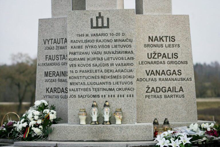 GRU užsakė išniekinti Adolfo Ramanausko-Vanago paminklą – prokurorai