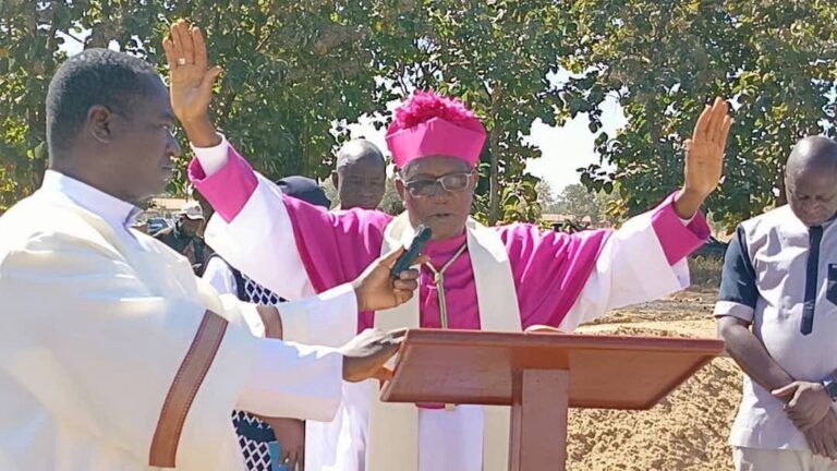 Šventvagystė Nigerijoje: katalikų vyskupija reaguoja į išniekintą Eucharistiją ir išpuolius prieš Bažnyčią