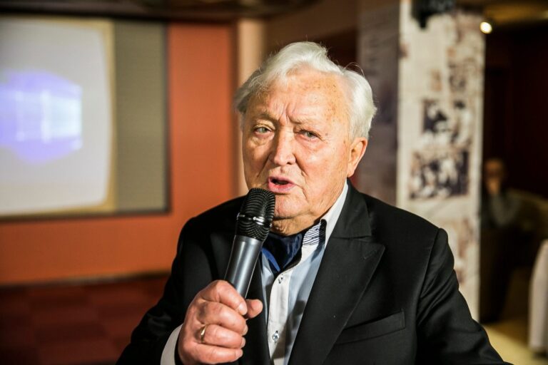 Mirė žurnalistas ir rašytojas Algimantas Čekuolis