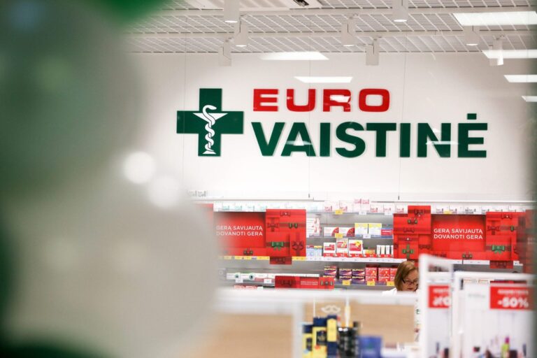 Vaistinių asociacijai ir kai kurioms vaistinėms skirta 73 mln. eurų bauda už susitarimus
