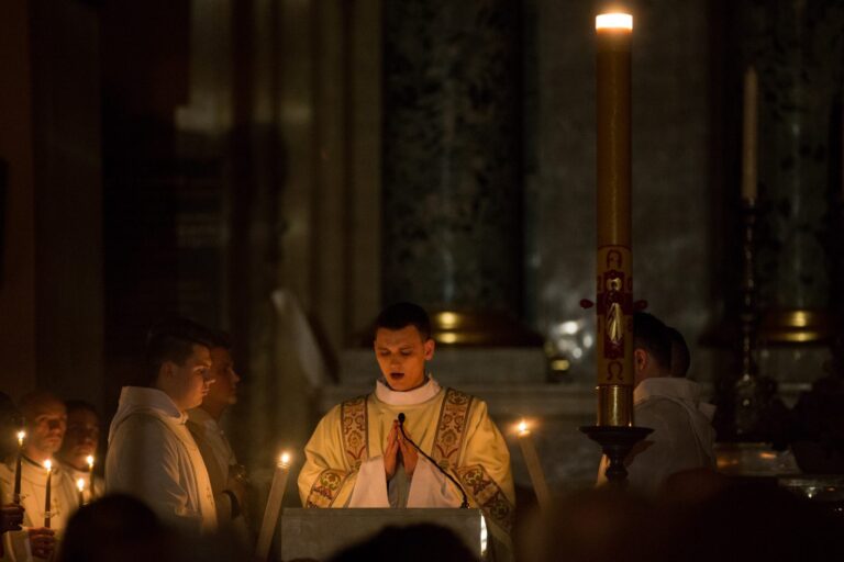 Didysis šeštadienis ir Velyknatis: simboliai bei liturgija