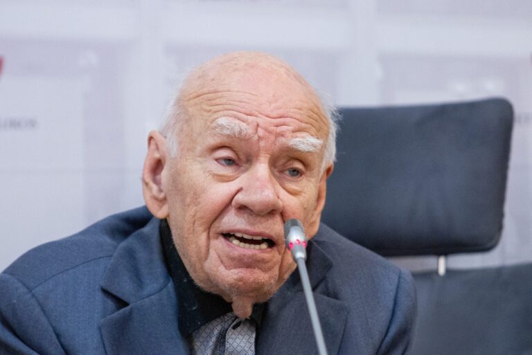 Mirus signatarui B. Genzeliui, šalies vadovai reiškia užuojautą