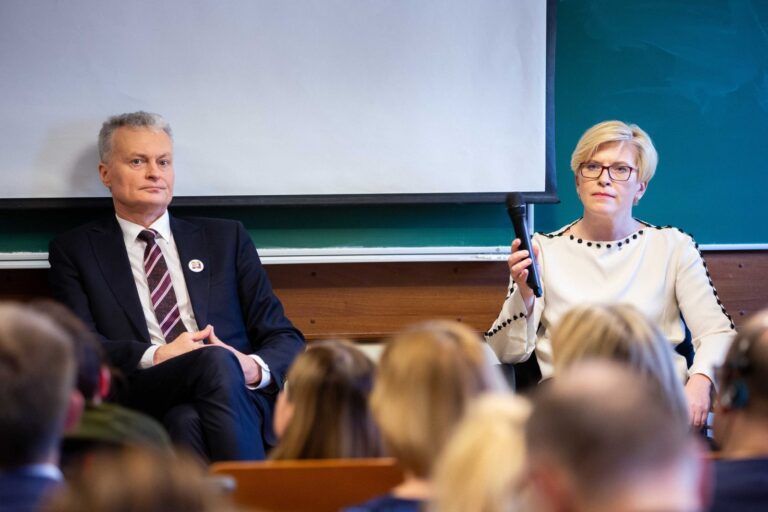 Prezidentas: gynybos klausimus teks spręsti jau su kita vyriausybe