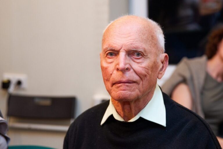 Prof. Aloyzas Sakalas: galimybių pasas kartais įtraukia į šiurpą keliančias situacijas