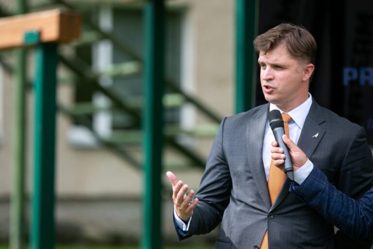 VRK gavo Demokratų sąjungos ir Laisvės partijos paraiškas dalyvauti prezidento rinkimuose