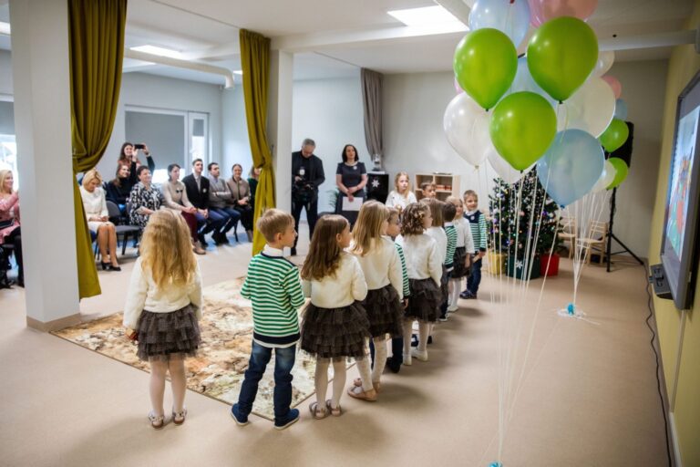Seime siūlomas skandinaviškas šeimos darželio modelis, išmoka bus skiriama ir auklėms