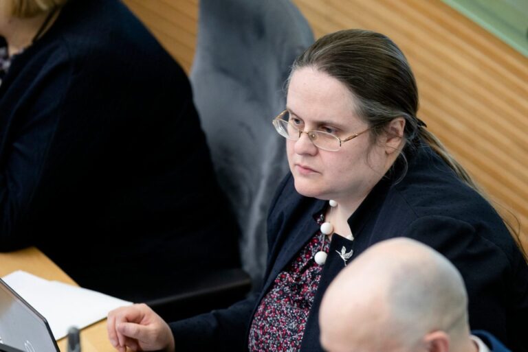 Etikos sargai ragina A. Širinskienę atsiprašyti O. Šurajevo