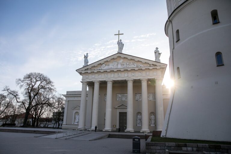 Lietuva meldžiasi už popiežių Pranciškų: Vilniuje vyks gedulinės šv. Mišios