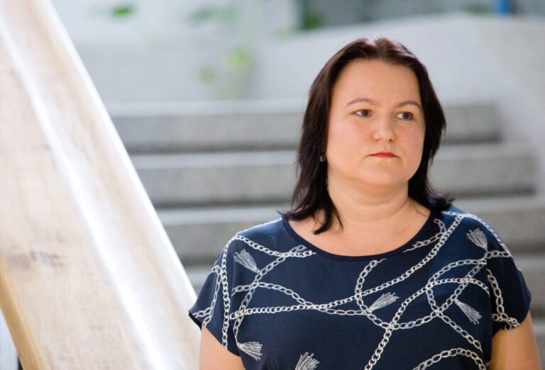 Teisiama buvusi vyr. epidemiologė L. Ašoklienė, jos vyras ir sūnus
