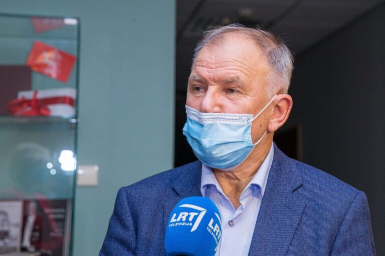 PSO pasiuntinys V. Andriukaitis: daugėjant COVID-19 susirgimų, turime galvoti apie karantino alternatyvą