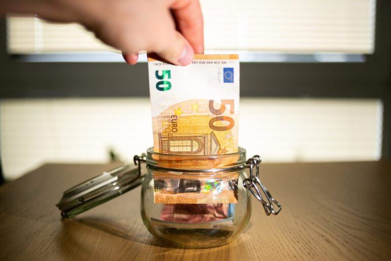 Pasaulio banko ekspertai siūlo progresyviai apmokestinti visas Lietuvos gyventojų pajamas 