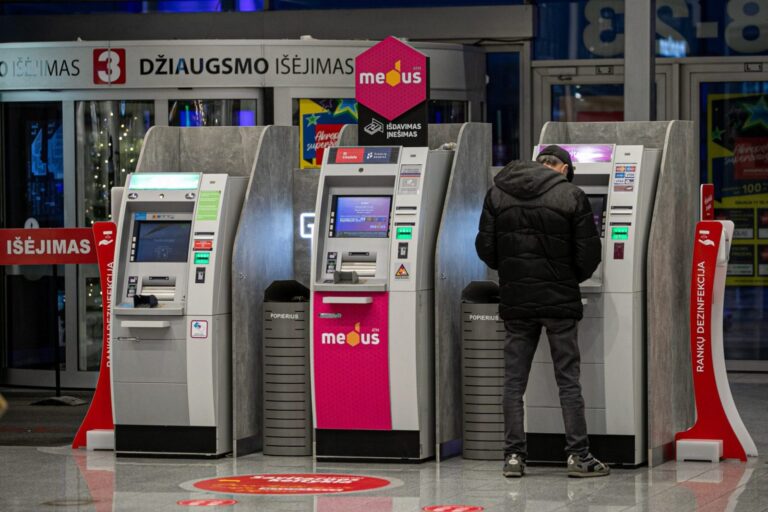 Bankų asociacija prašo Prezidento vetuoti bankų solidarumo mokestį