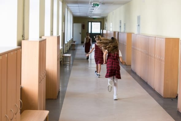 Į mokyklas grįš pradinukai