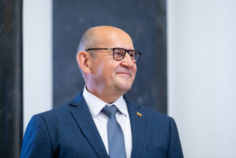 S. Skvernelio „Vardan Lietuvos“ frakciją paliko Z. Streikus