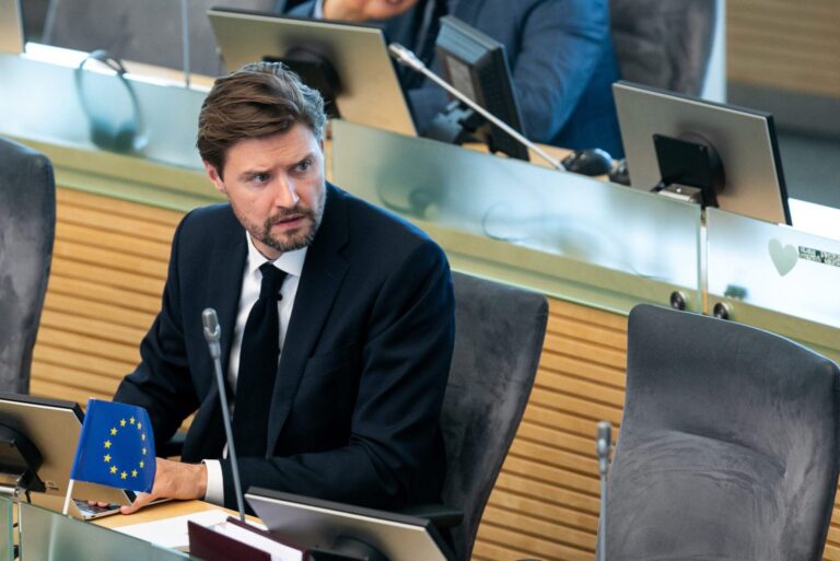 M. Majauskas: krašto apsaugai papildomai galima būtų skirti iki kelių šimtų milijonų eurų