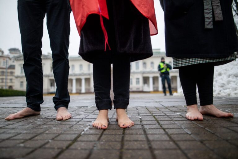 Judėjimo „Basos mamos“ organizatorė: pastebėjote, kad Lietuvoje madinga tyčiotis iš protestuojančių?