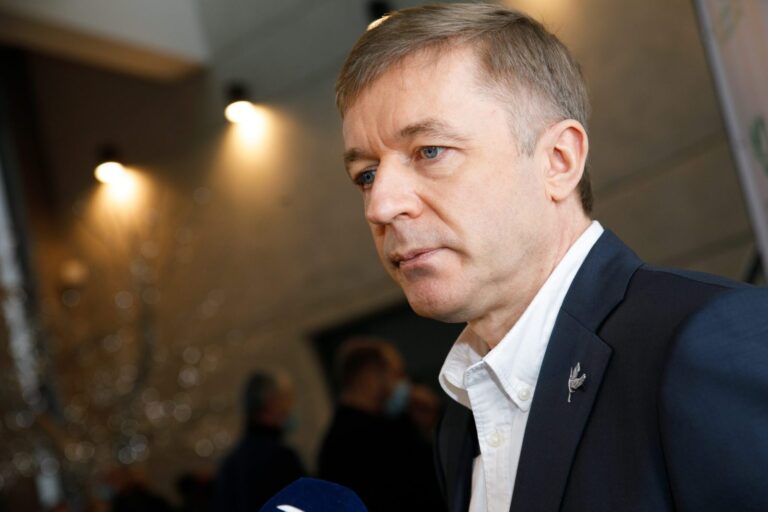 Ramūnas Karbauskis pasitraukė iš partijos