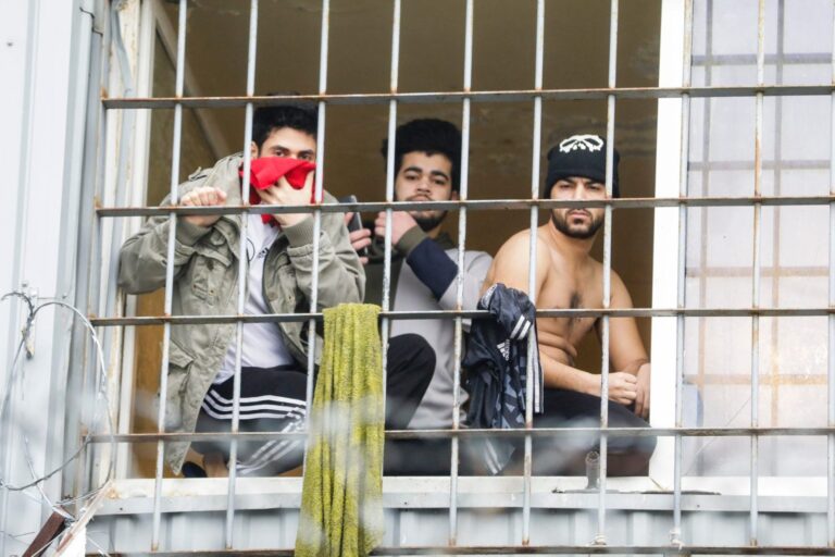 Ministrė: augantis darbo imigrantų srautas kelia grėsmę, jais dangstosi užsienio žvalgyba