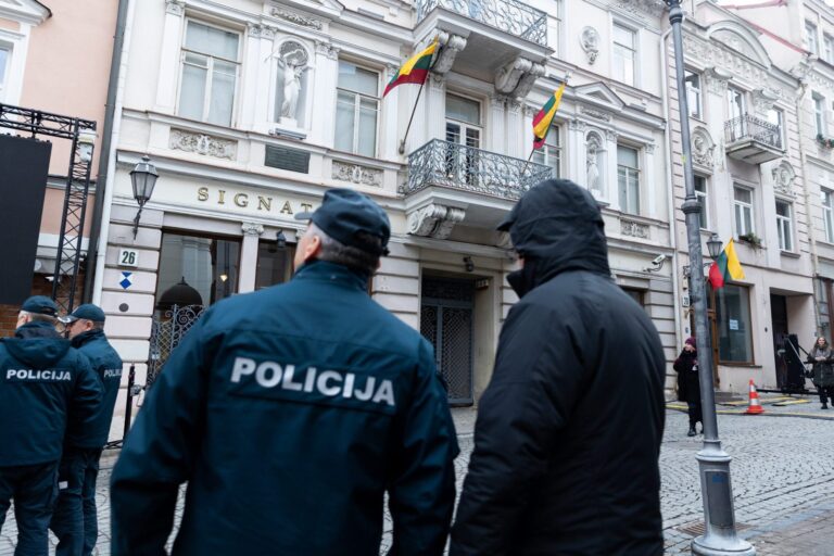 Vasario 16-ąją policija tikrins įvažiuojančiuosius į Vilnių, senamiestyje statys barjerą