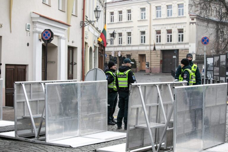 Dėl provokacijų nuogąstaujanti Lietuvos policija stabdo ir tikrina mašinas, vykstančias į Vilnių