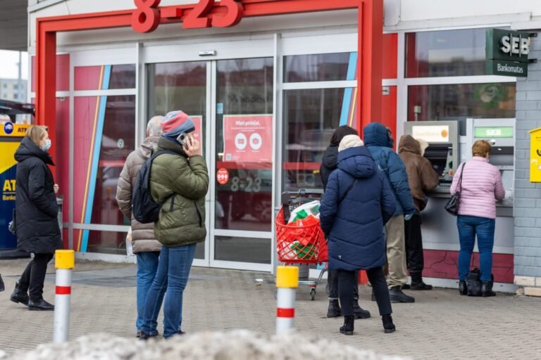 Už atsiskaitymų grynaisiais pažeidimus gresia baudos