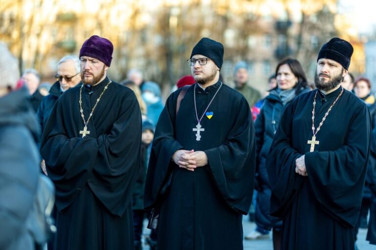 Trys ortodoksų kunigai lietuviai nušalinti nuo pareigų