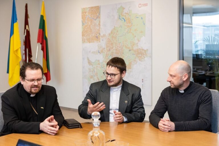 Maskvos patriarchatą paliekantys dvasininkai: vyksta tolesnės represijos