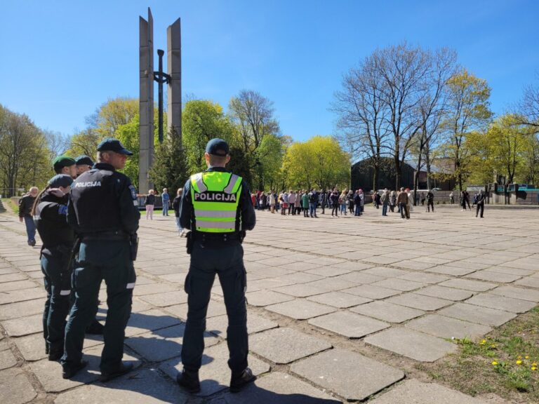 Pradedama apklausa dėl Klaipėdos skulptūrų parke esančio sovietinio memorialo demontavimo
