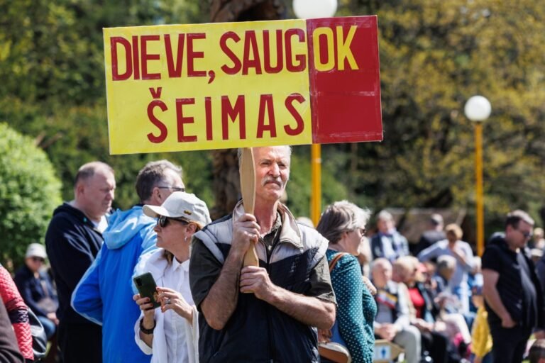 Internete plinta peticija prieš vienalytės partnerystės įteisinimą