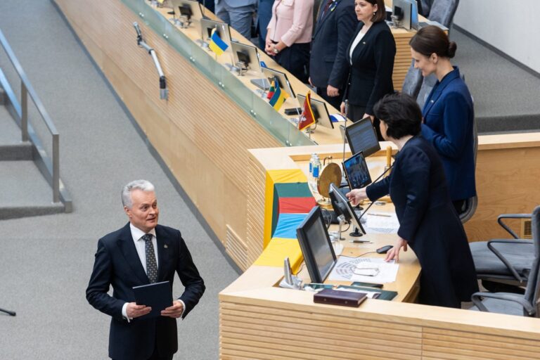 Politologai: komisijos išvados leistų kreiptis į prokurorus, prezidento apkalta nepavyks