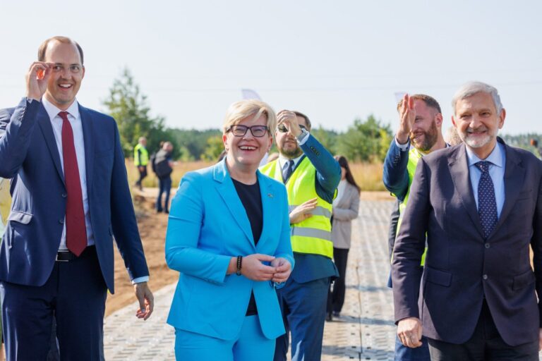 Daugiau nei pusei ministrų atostogaujant, o Dulkiui lankantis Kipre, vyriausybės posėdžiai nevyks