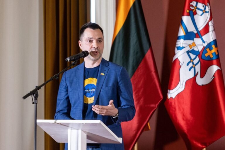 Oleksijus Arestovičius mano, kad vidinio priešo paieškos sunaikins Ukrainą