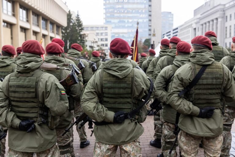 Apklausa: dauguma lietuvių – prieš bet kokį karių siuntimą į Ukrainą