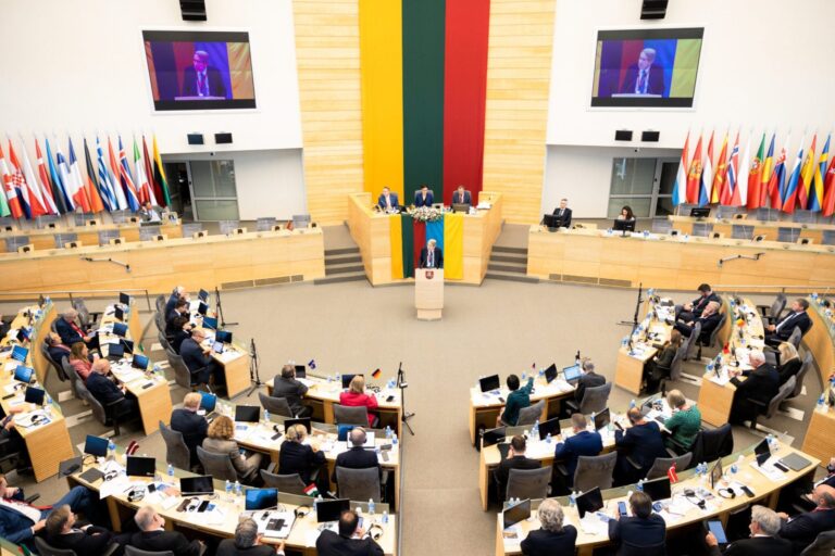 Pirmalaikius rinkimus palaiko trys frakcijos, likę Seimo nariai dėl balsavimo – skeptiški