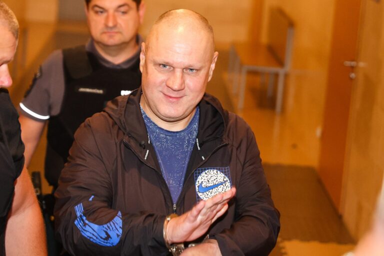 A. Ulvidas galutinai lieka išteisintas byloje dėl nepilnamečių tvirkinimo