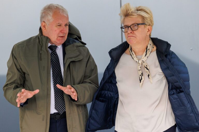 Premjerė: privalomą moterų šaukimą į kariuomenę reikėtų atidėti ateičiai