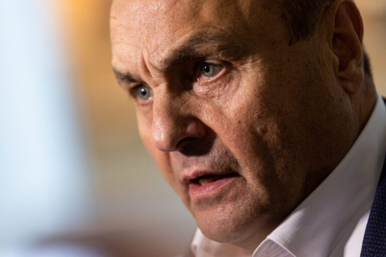 Nešinas Šventuoju raštu, P. Gražulis atvyko į teismą dėl LGBT atstovų niekinimo