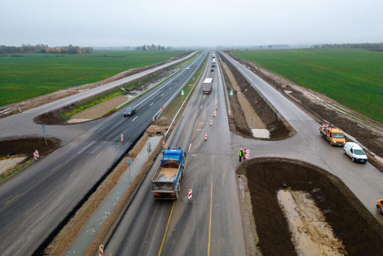 Vyriausybė patikslino kitų metų biudžeto projektą, dar 157 mln. eurų skiriama keliams