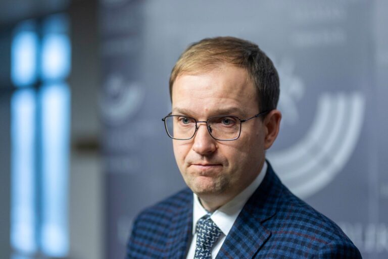 Laisvės atėmimu nuteistas parlamentaras V. Gapšys neskuba trauktis iš Seimo