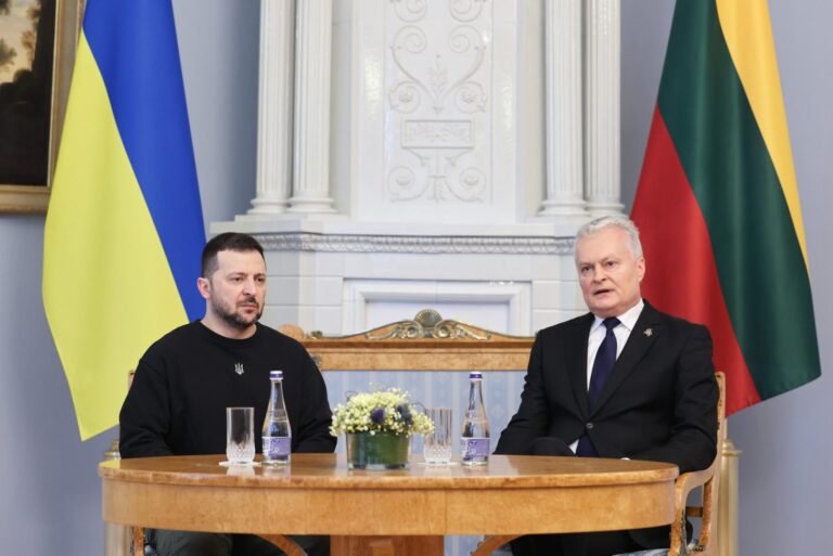 Į Lietuvą atvyko Ukrainos prezidentas V. Zelenskis, dalyvaus Trijų jūrų susitikime