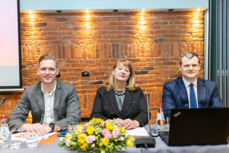 Socdemai rinkimuose į prezidentus parėmė Gitaną Nausėdą