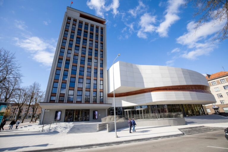 Klaipėdoje po daugiau kaip penkerius metus trukusios rekonstrukcijos iškilmingai atsidarė muzikinis teatras
