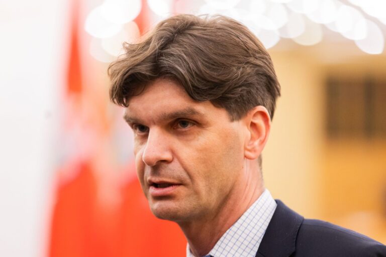 Seime Igno Vėgėlės inicijuotos diskusijos dėl Ukrainos vėliavos posėdžių salėje