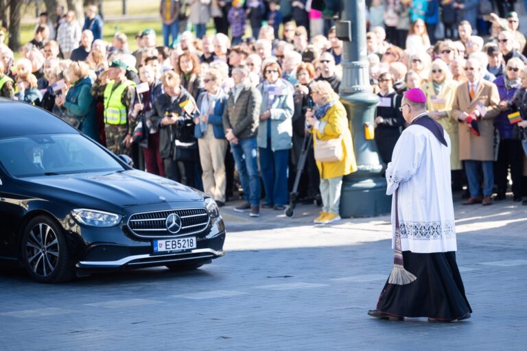 Vilniaus arkivyskupas Gintaras Grušas palaimino žuvusius JAV karius