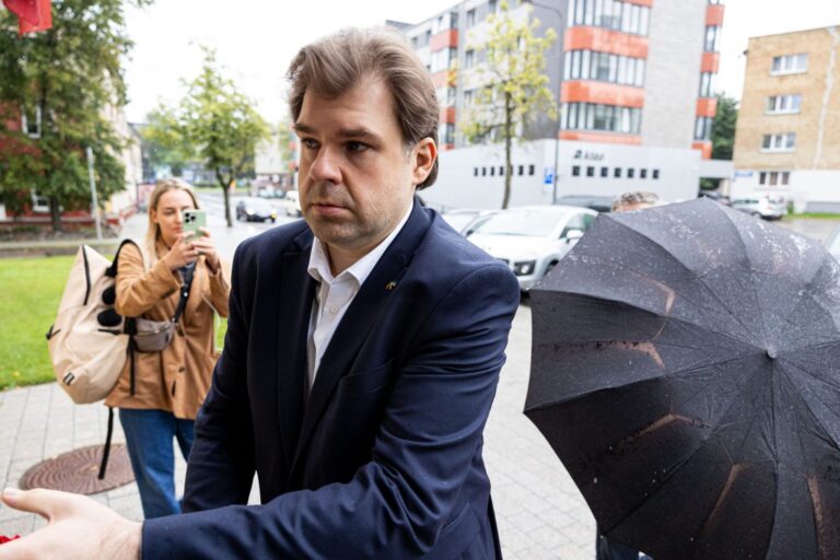 Teismas nuteisė eksparlamentarą pedofilą Kristijoną Bartoševičių septynerių metų laisvės atėmimo bausme
