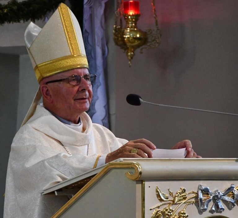 Kardinolas S. Tamkevičius Žemaičių Kalvarijoje: šeima yra tarsi granito kolona