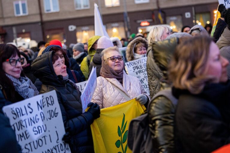 Seimui planuojant tvirtinti kitų metų biudžetą, mokytojai atnaujins streiką